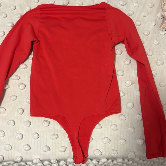 Skims Essentials Scoop Neck Bodysuit in Red- Size Small - Picture 6 of 6